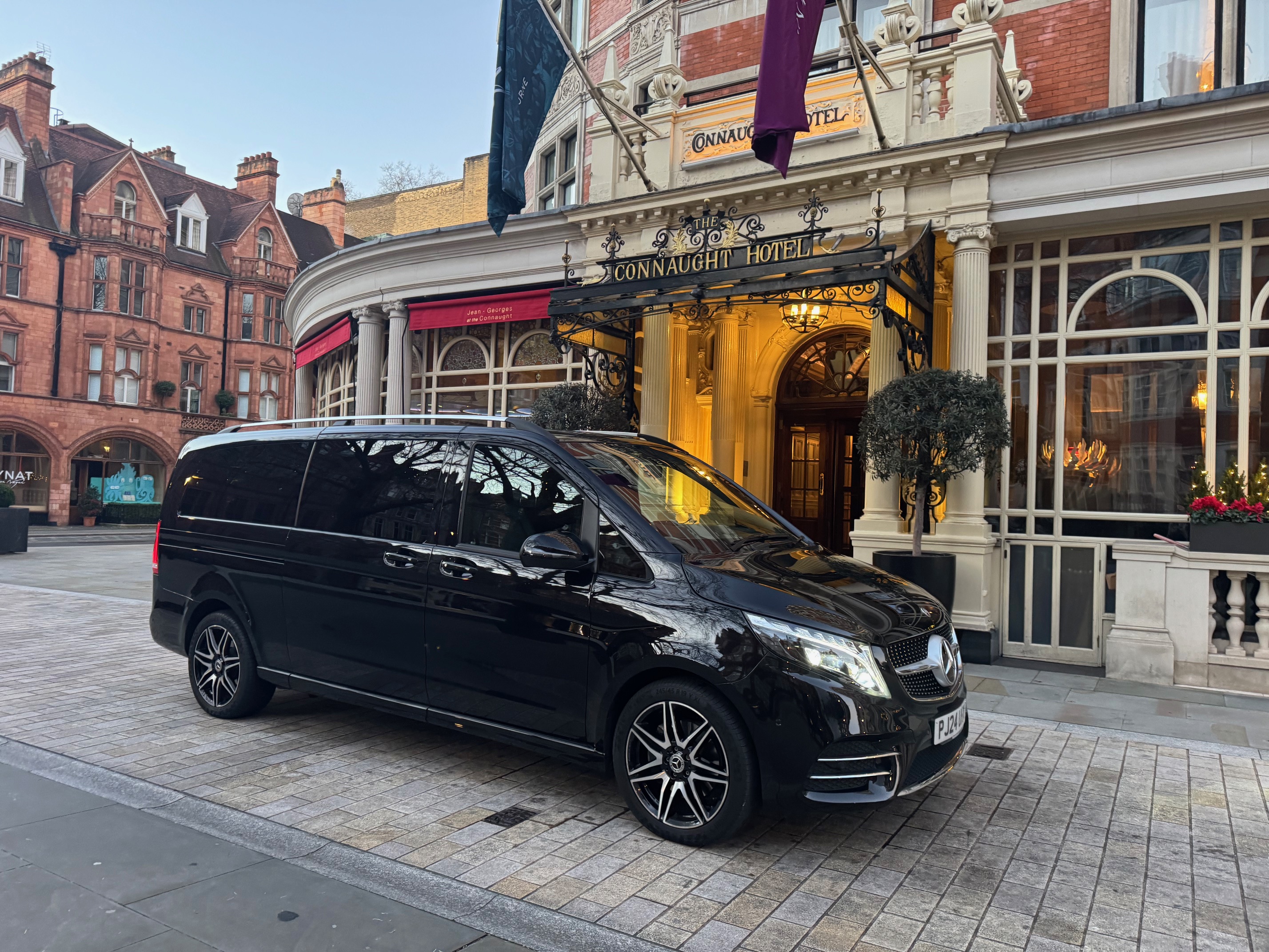 Range Rover Autobiography chauffeur hire